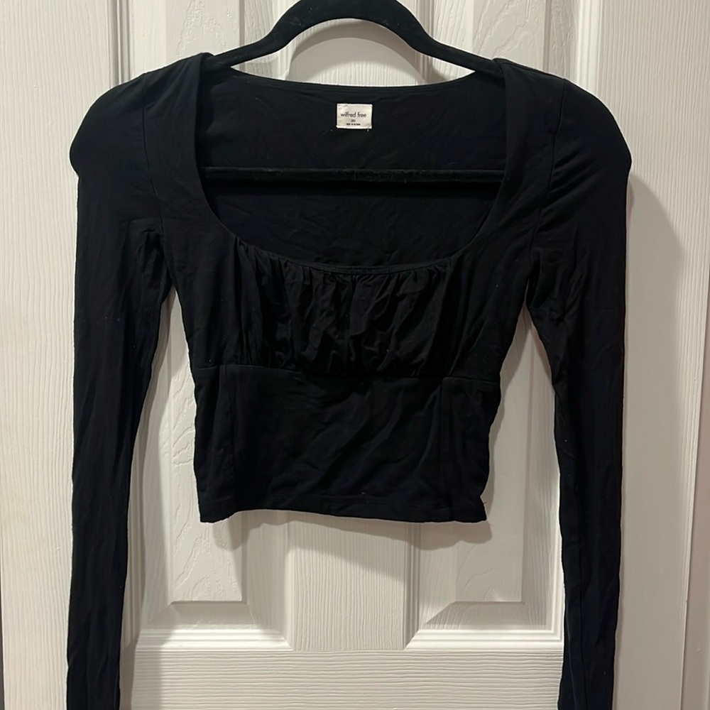 Aritzia Wilfred free cropped black top